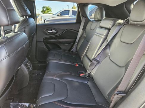 Used 2019 Jeep Cherokee Trailhawk image 22