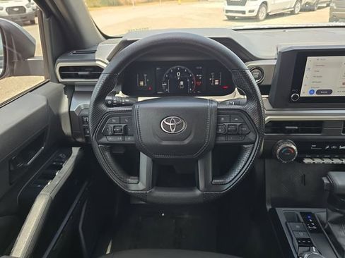 Used 2025 Toyota Tacoma SR5 AWD/4WD image 10
