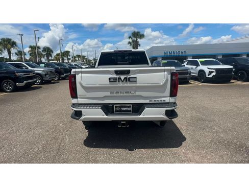 Used 2024 GMC Sierra 2500 Denali Ultimate AWD/4WD image 3