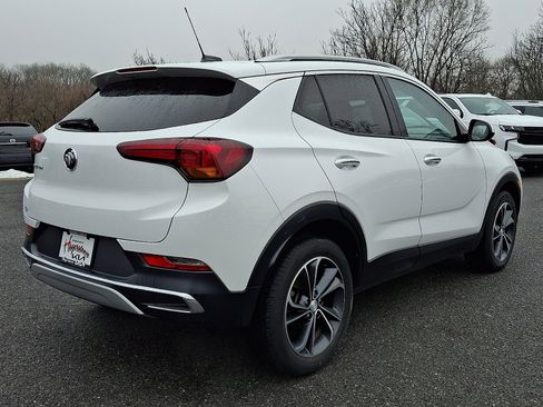 Used 2023 Buick Encore GX Essence image 6