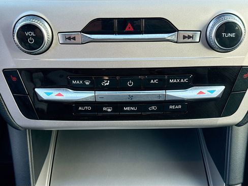 Used 2022 Ford Explorer XLT image 15