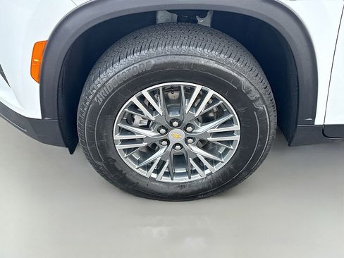 Used 2025 Chevrolet Traverse LT image 29