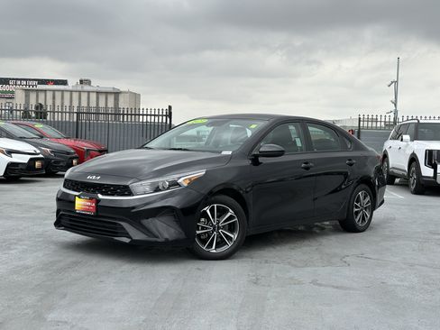 Certified 2023 Kia Forte LXS FWD image 2