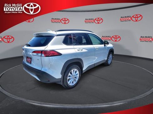Used 2024 Toyota Corolla Cross LE FWD image 8