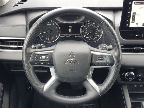 Used 2025 Mitsubishi Outlander SE AWD/4WD image 29