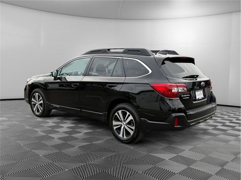 Used 2018 Subaru Outback 2.5i Limited image 3