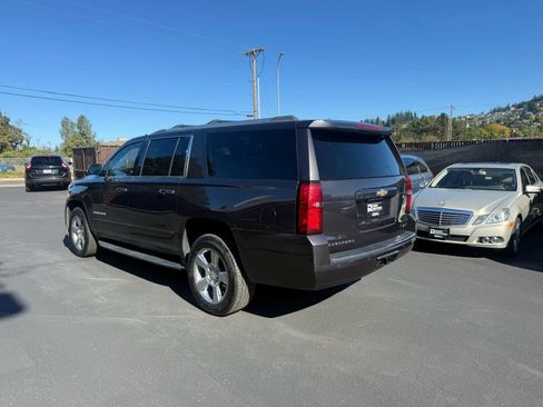 Used 2018 Chevrolet Suburban Premier AWD/4WD image 6