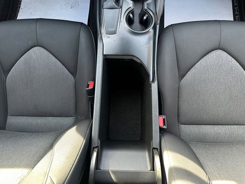 Used 2019 Toyota Camry LE image 25