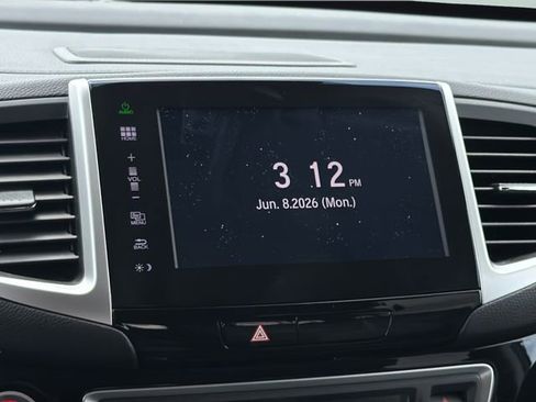 Used 2016 Honda Pilot Touring image 36