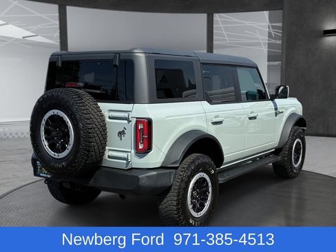 Used 2022 Ford Bronco Outer Banks w/ Sasquatch Package AWD/4WD image 5