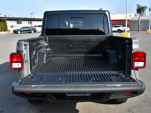 Used 2023 Jeep Gladiator Overland image 40