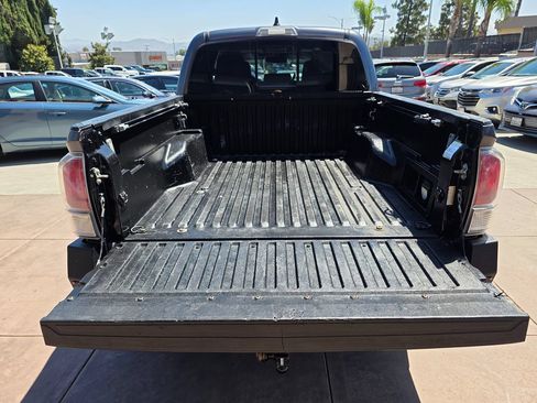 Used 2020 Toyota Tacoma TRD Off-Road w/ Technology Package AWD/4WD image 18