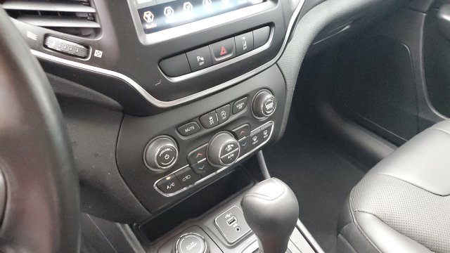Certified 2021 Jeep Cherokee Latitude Lux w/ Comfort/Convenience Group AWD/4WD image 14