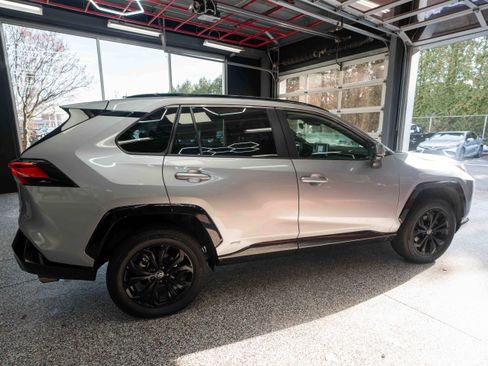 Used 2023 Toyota RAV4 SE image 5
