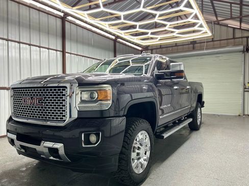Used 2016 GMC Sierra 2500 Denali w/ Duramax Plus Package image 3