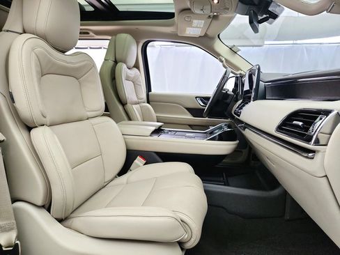 Used 2019 Lincoln Navigator Reserve w/ Cargo Package AWD/4WD image 35