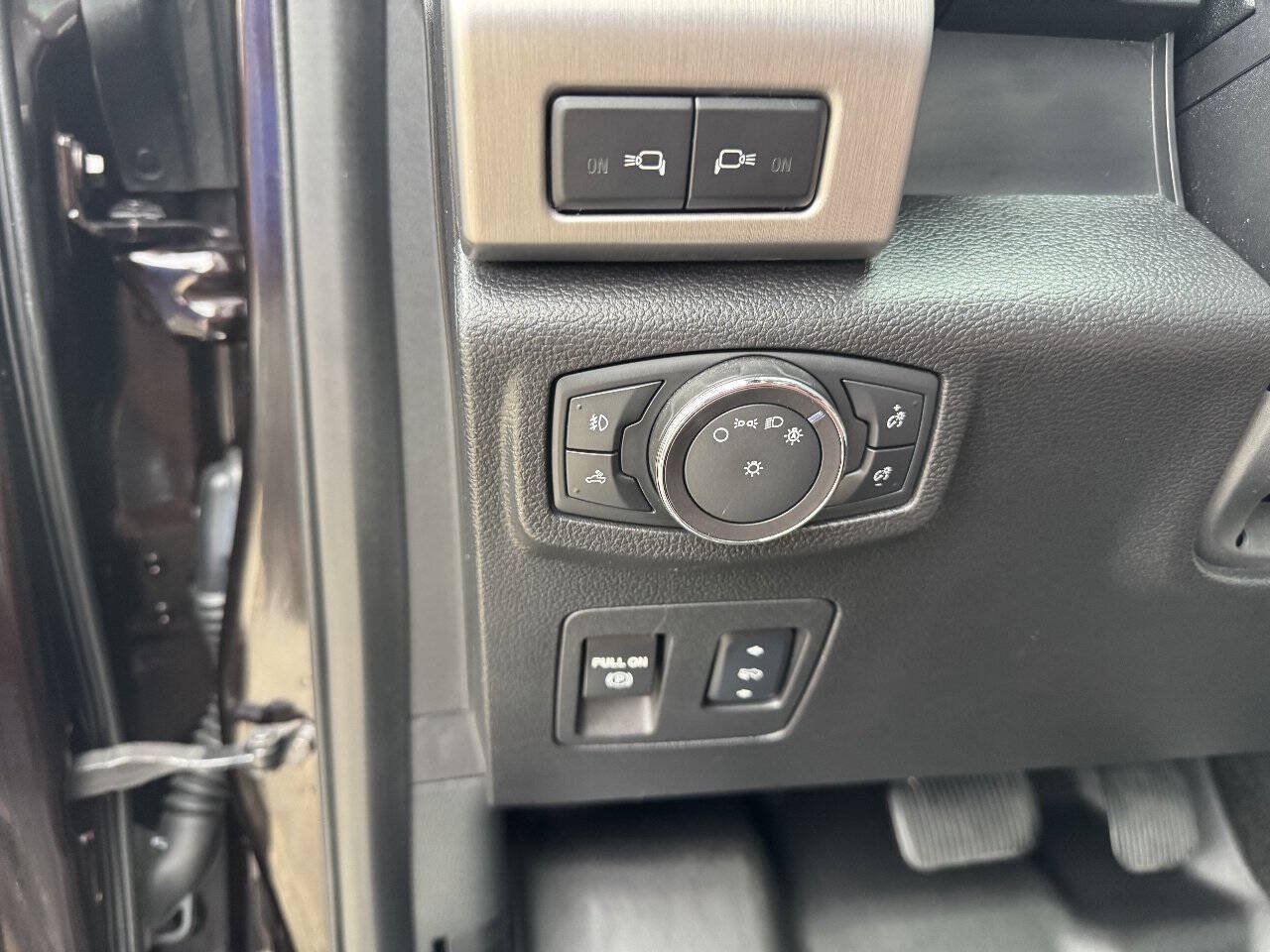 Used 2018 Ford F150 Platinum w/ Equipment Group 701A Luxury AWD/4WD image 18