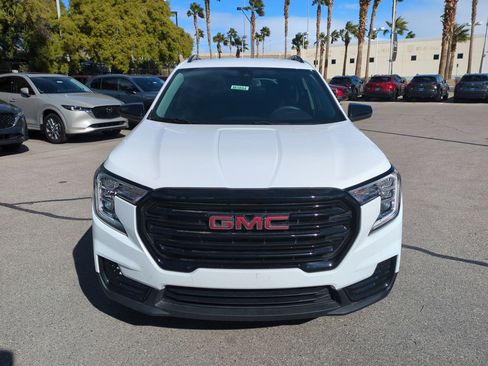 Used 2023 GMC Terrain SLE w/ Driver Convenience Package image 8