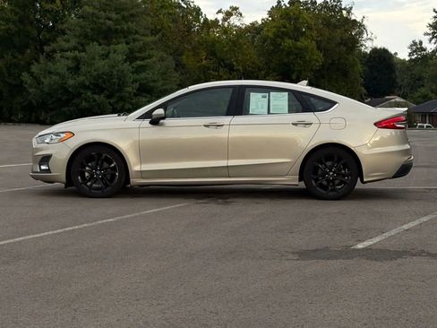 Used 2019 Ford Fusion SE w/ Equipment Group 151A image 2