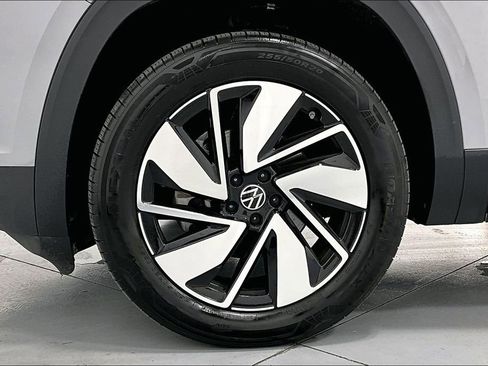 Used 2025 Volkswagen Atlas SE AWD/4WD image 10