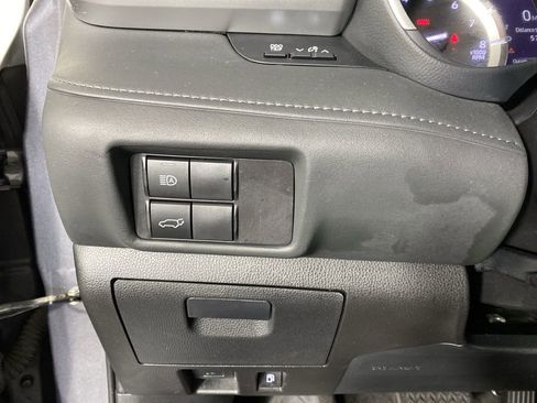 Used 2022 Toyota Highlander XLE image 18