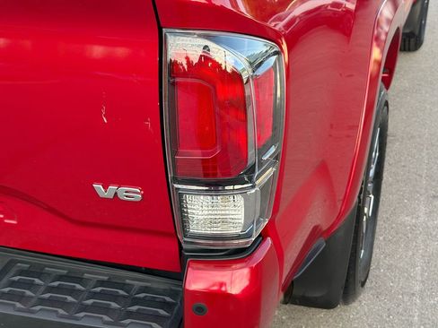 Used 2022 Toyota Tacoma Limited AWD/4WD image 11