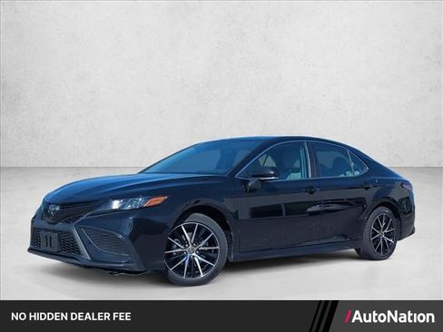 Used 2023 Toyota Camry SE FWD image 1