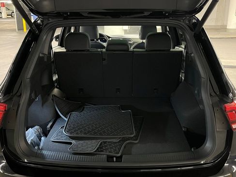 Used 2024 Volkswagen Tiguan SE R-Line image 37