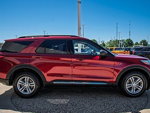 Used 2021 Ford Explorer XLT w/ Equipment Group 202A AWD/4WD image 6
