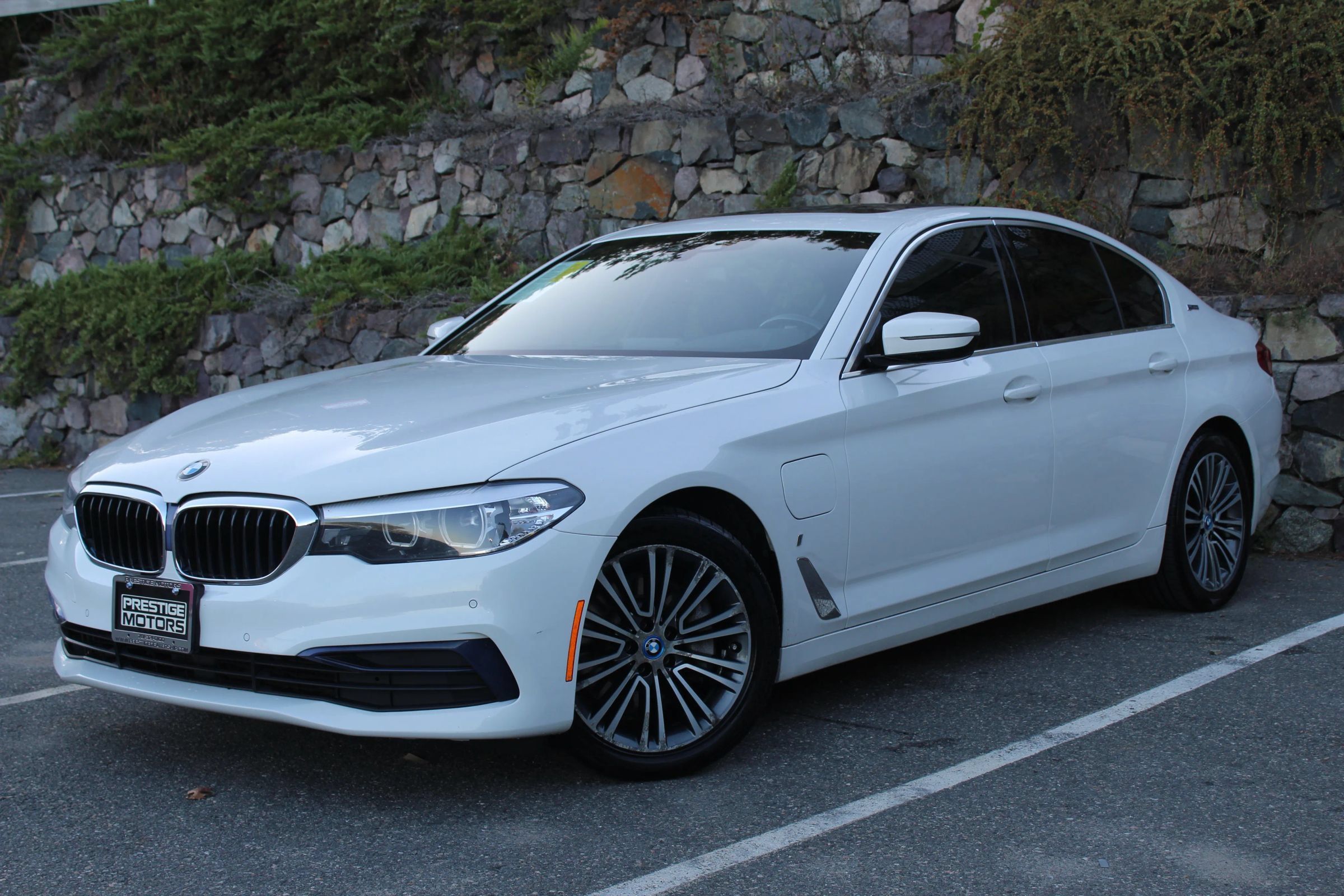 Used 2019 BMW 530e xDrive AWD/4WD image 2