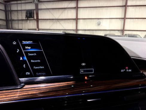 Used 2022 Cadillac Escalade Luxury AWD/4WD image 36