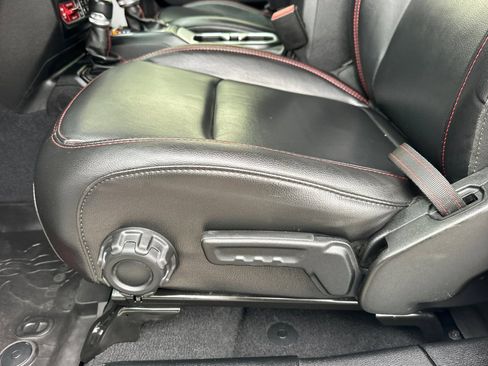 Used 2021 Jeep Gladiator Rubicon AWD/4WD image 13