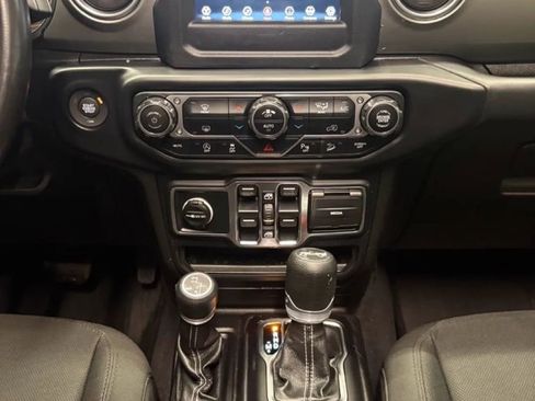 Used 2019 Jeep Wrangler Unlimited Sahara w/ Safety Group AWD/4WD image 38