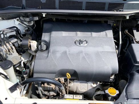 Used 2015 Toyota Sienna XLE Premium FWD image 31