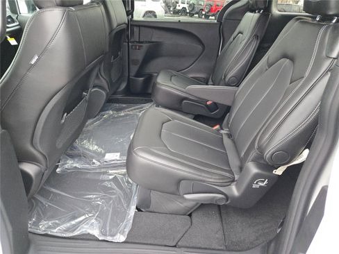New 2026 Chrysler Voyager LX image 20
