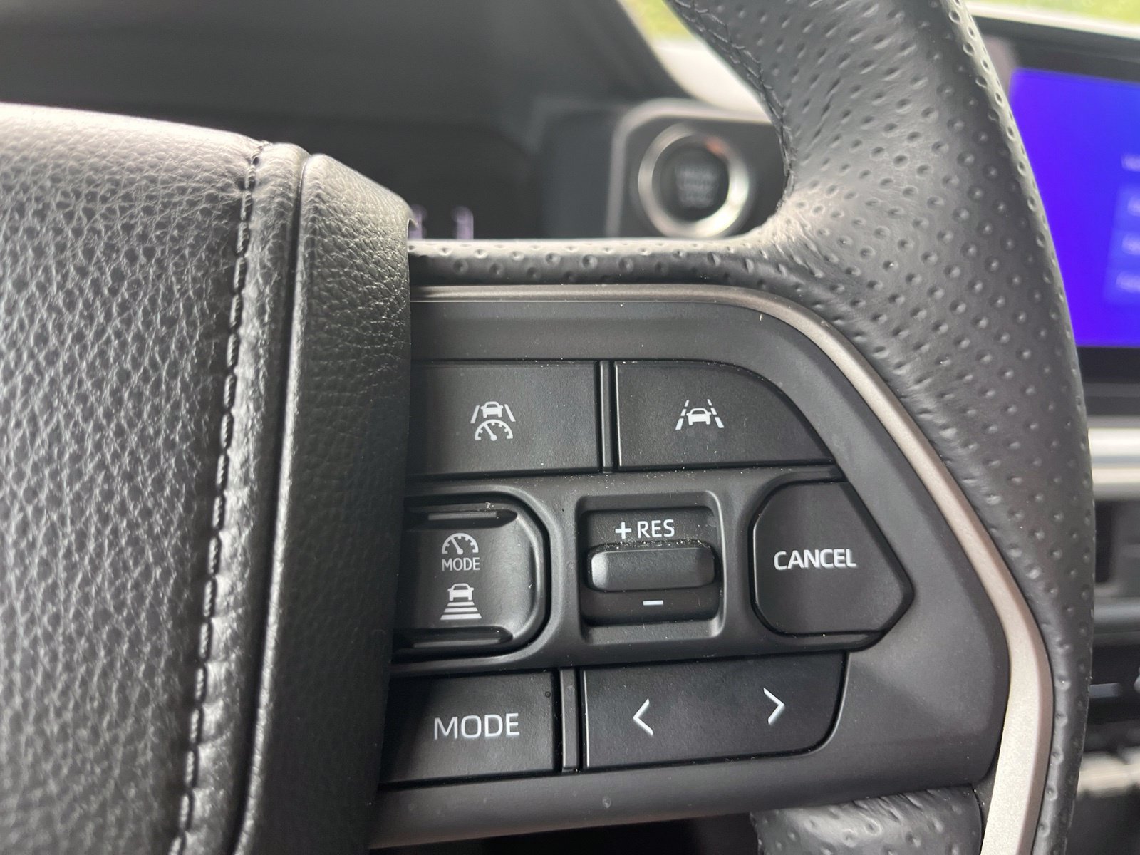 Used 2025 Toyota 4Runner SR5 AWD/4WD image 12