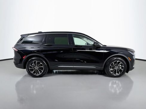 Used 2026 Lincoln Nautilus Premier AWD/4WD image 4