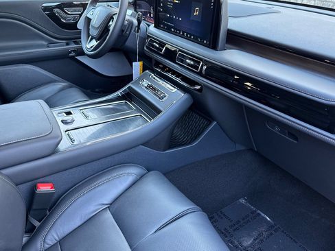 New 2025 Lincoln Aviator Reserve w/ Luxury Package RWD image 16
