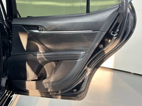 Used 2022 Toyota Camry SE w/ Convenience Package image 11