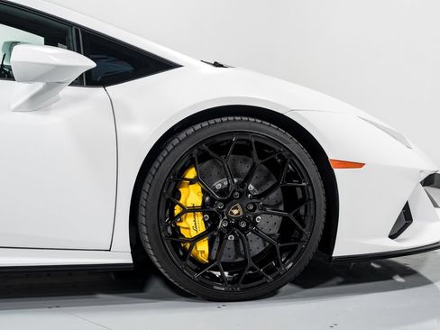 Used 2022 Lamborghini Huracan EVO AWD/4WD image 45