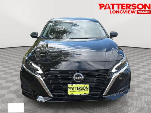Used 2025 Nissan Altima 2.5 SV FWD image 2