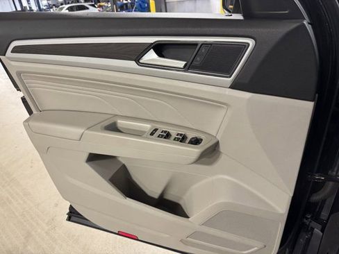 Used 2022 Volkswagen Atlas SE w/ Panoramic Sunroof Package image 6
