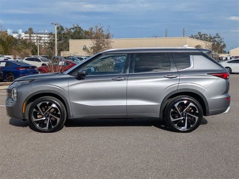 Used 2022 Mitsubishi Outlander SEL image 2