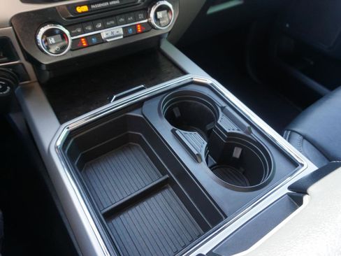 Used 2022 Ford F350 Lariat image 24