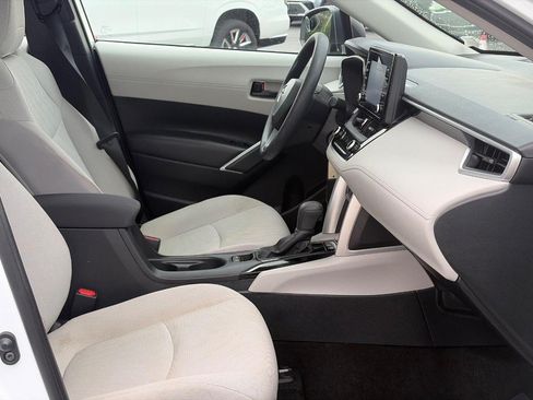 Used 2022 Toyota Corolla Cross L AWD/4WD image 17