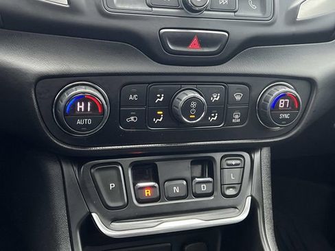 Used 2019 GMC Terrain SLE w/ Driver Convenience Package image 26