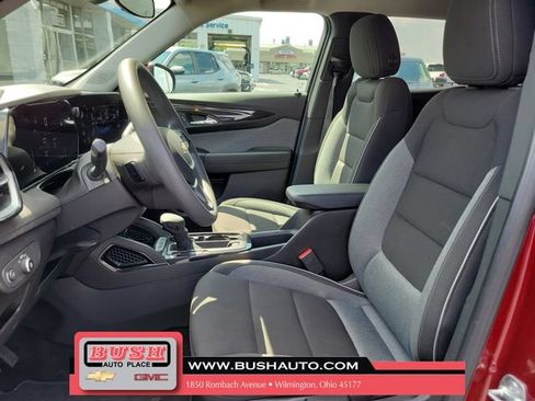 Used 2025 Chevrolet TrailBlazer LT FWD image 16