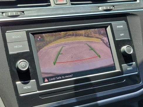 Used 2020 Volkswagen Tiguan S FWD image 22