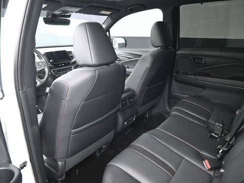 Used 2025 Honda Passport TrailSport image 2