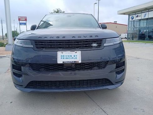 Used 2024 Land Rover Range Rover Sport Dynamic SE AWD/4WD image 2